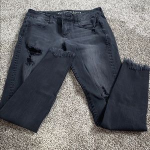Black ripped AE skinny jeans (stretchy size 4)